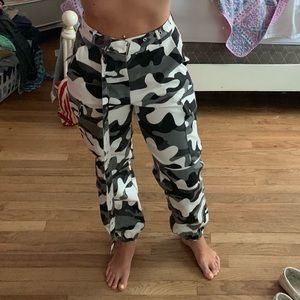Super cute camp cargo pants.